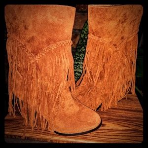 Adorable Fringe booties!!